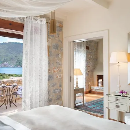 Porto Vitilo Boutique 3* Karavostasi (East Mani)